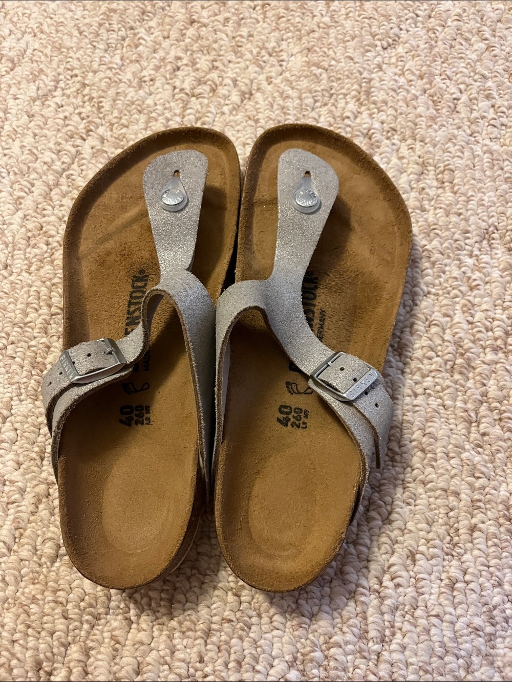 NWOT Birkenstock Gizeh Metallic Silver Thong Sandals - Women's